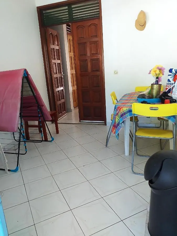 Apartamento Appartement Spacieux A Sainte Rose 120 M² Terrasse Ensoleillee